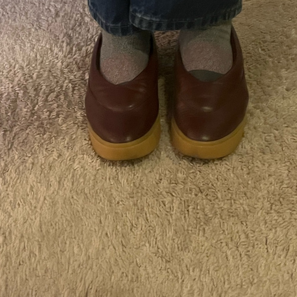 Beklina Margo Sneaker Slip On Burgundy Maroon Oxblood. Size 8